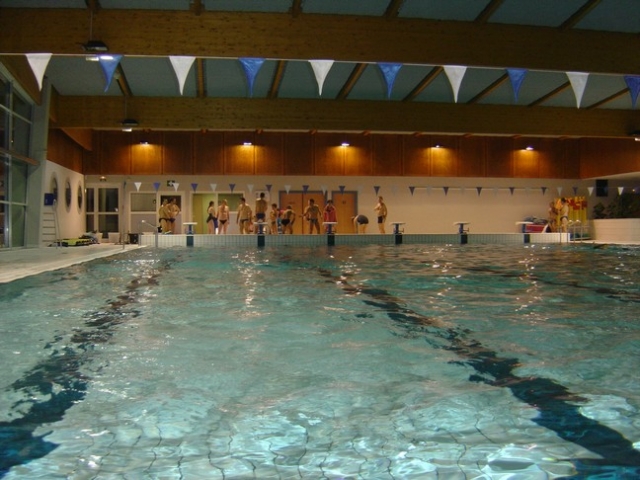  Schwimmbadeinführungen und -training 